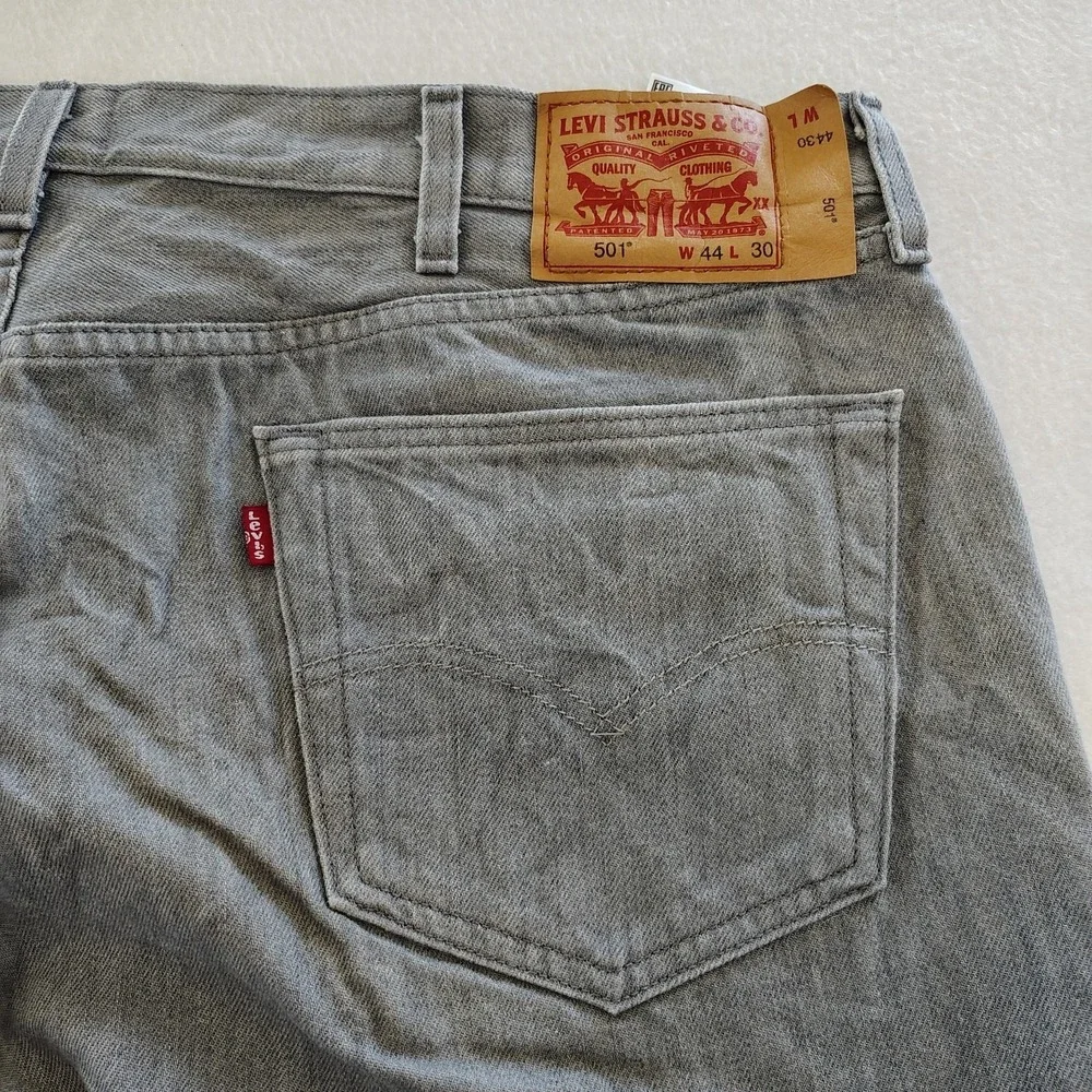 Levis 501 Jeans Mens 44x30 Gray Wash Denim‎ Straight Leg Classic Button Fly